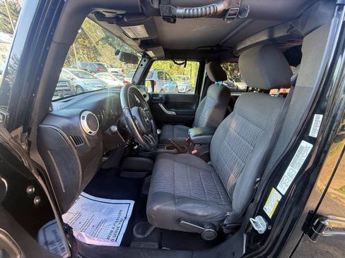 Used 2012 Jeep Wrangler Unlimited Sahara w/ Connectivity Group AWD/4WD image 8