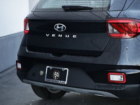 Used 2023 Hyundai Venue SE image 8