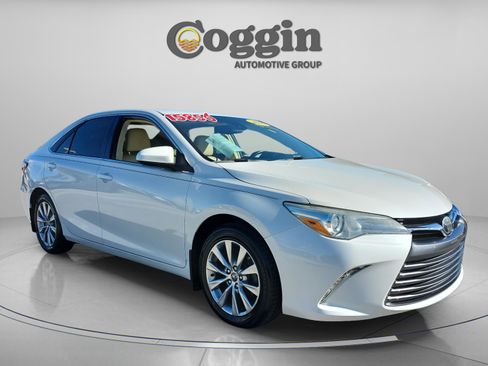Used 2015 Toyota Camry XLE image 6