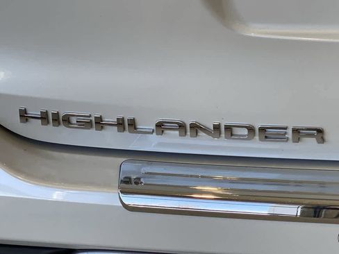 Used 2024 Toyota Highlander Platinum image 11