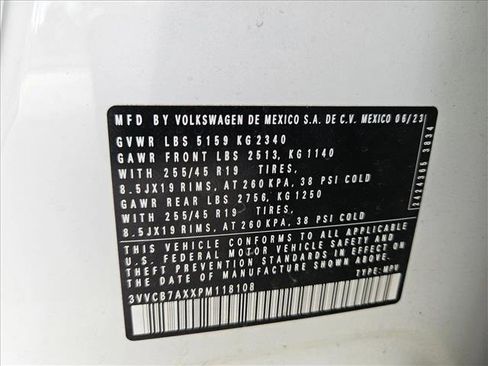 Used 2023 Volkswagen Tiguan SE R-Line image 27