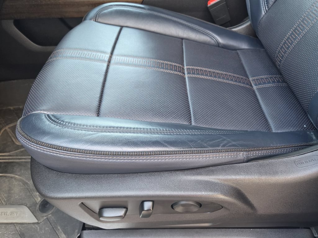 Used 2023 Chevrolet Silverado 1500 High Country w/ High Country Premium Package AWD/4WD image 21