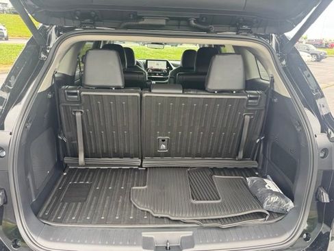 New 2026 Toyota Highlander Platinum AWD/4WD image 11