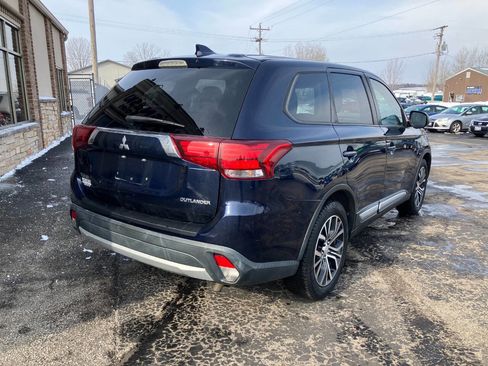 Used 2018 Mitsubishi Outlander ES image 4