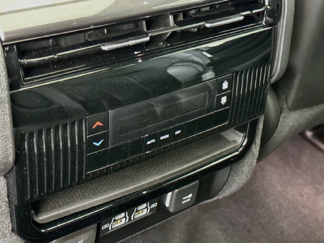 Used 2023 Jeep Wagoneer L 2WD w/ Premium Group I image 26
