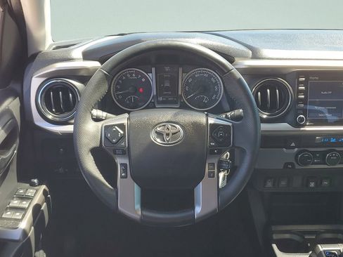 Used 2022 Toyota Tacoma SR5 w/ Technology Package image 15