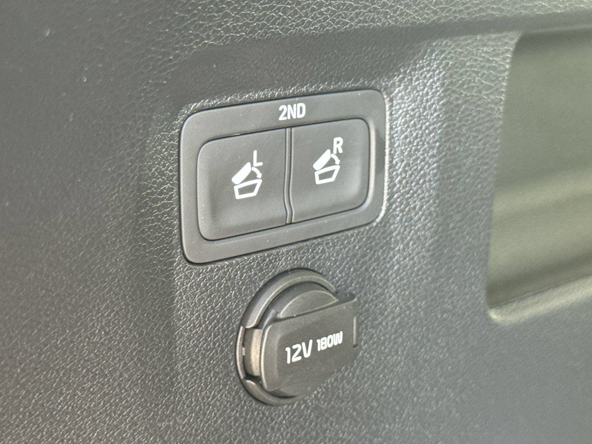 Used 2024 Kia Telluride S w/ S Sunroof Package FWD image 9