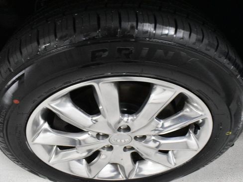 Used 2017 Jeep Cherokee Limited image 9