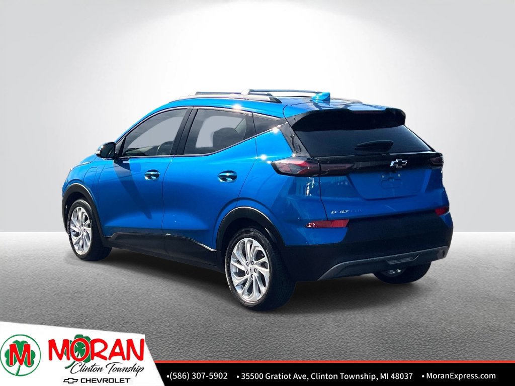 Used 2023 Chevrolet Bolt EUV LT w/ Comfort Package FWD image 4
