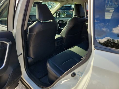 Used 2021 Toyota RAV4 XLE Premium image 10