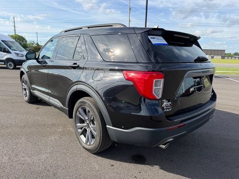 Used 2023 Ford Explorer XLT w/ Equipment Group 202A AWD/4WD image 7