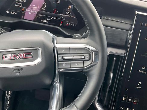 Used 2025 GMC Acadia Elevation image 24