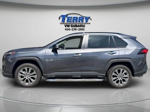 Used 2022 Toyota RAV4 XLE Premium image 3