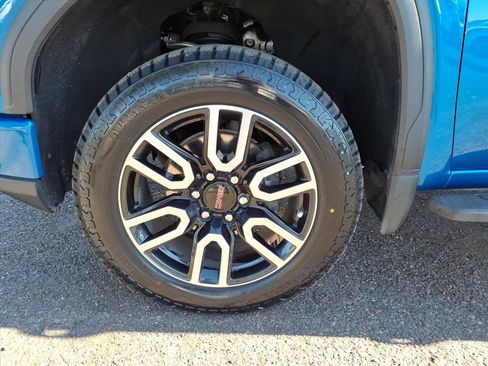 Used 2023 GMC Sierra 1500 AT4 w/ AT4 Premium Package image 9