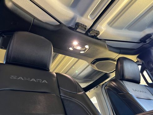 Used 2022 Jeep Wrangler Unlimited Sahara image 17