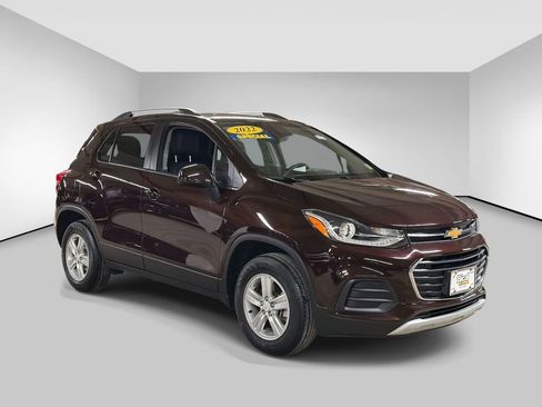 Used 2022 Chevrolet Trax LT w/ LT Convenience Package image 7