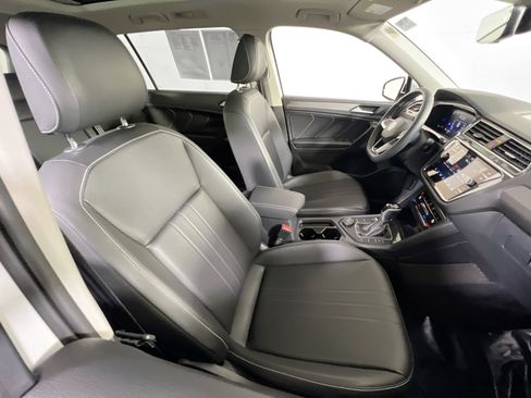 Used 2023 Volkswagen Tiguan SE image 27