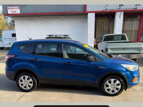 Used 2017 Ford Escape S image 4
