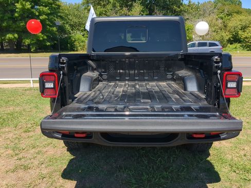 Used 2022 Jeep Gladiator Rubicon w/ Safety Group AWD/4WD image 23