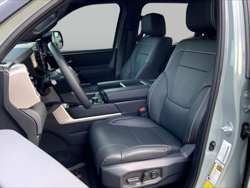 Used 2026 Toyota Tundra Limited AWD/4WD image 8