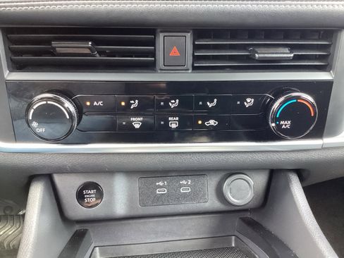 Used 2024 Nissan Rogue S FWD image 21