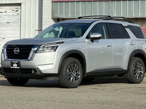 New 2025 Nissan Pathfinder SV image 8