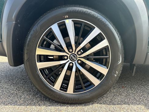 New 2025 Nissan Pathfinder Platinum w/ Cargo Package image 18