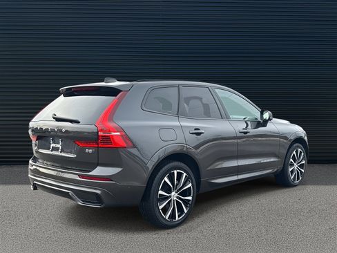 Certified 2025 Volvo XC60 B5 Plus image 5