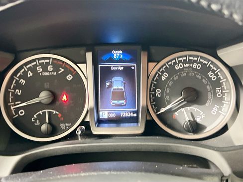 Used 2023 Toyota Tacoma SR5 w/ Technology Package AWD/4WD image 20