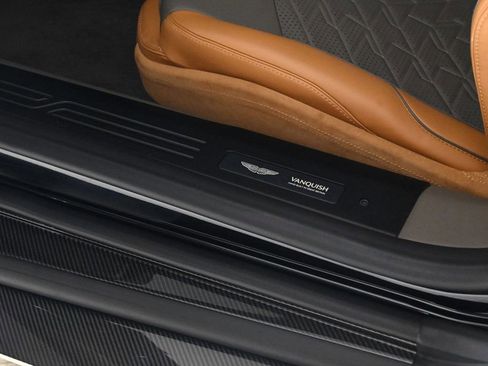 Used 2025 Aston Martin Vanquish image 32