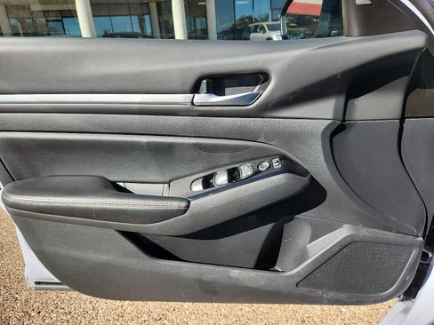 Used 2024 Nissan Altima 2.5 SR image 16