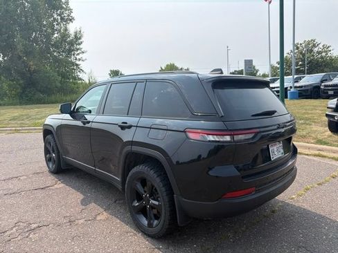 Used 2024 Jeep Grand Cherokee Altitude AWD/4WD image 3