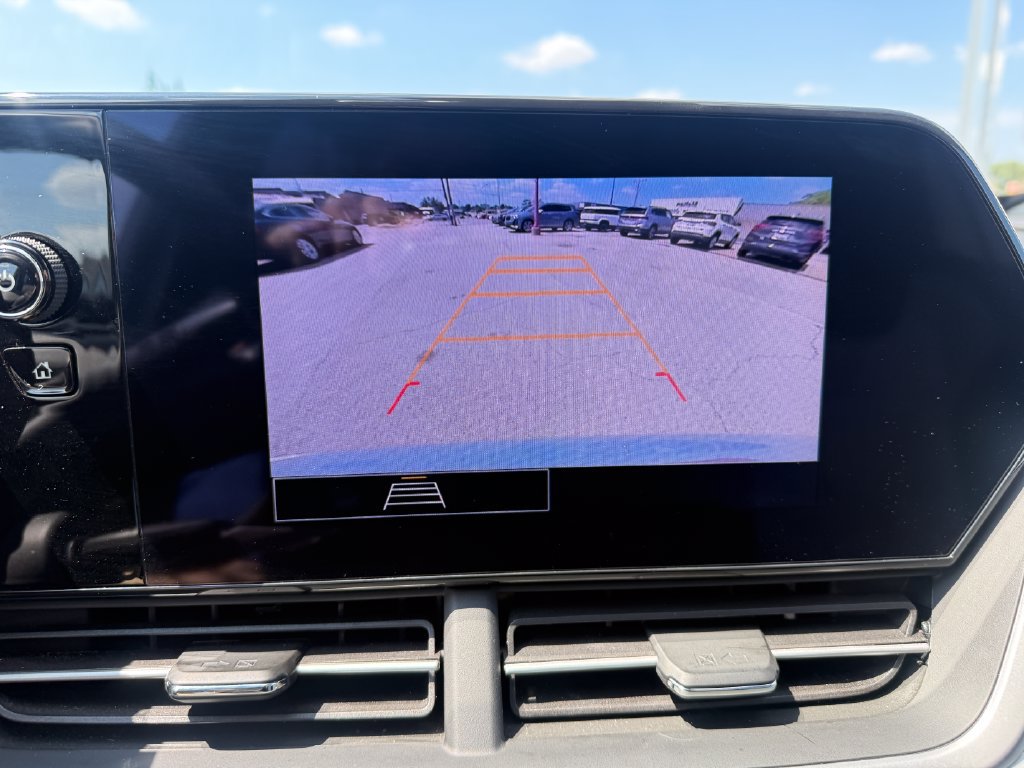 Used 2025 Chevrolet Trax LS FWD image 7