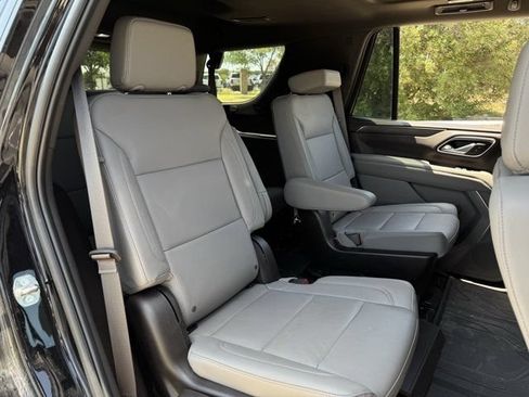 Used 2024 Chevrolet Tahoe Z71 w/ Luxury Package AWD/4WD image 31