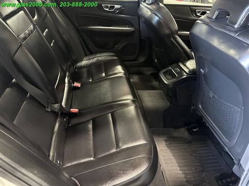 Used 2021 Volvo S60 T5 Momentum image 10