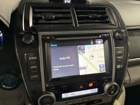 Used 2014 Toyota Camry XLE w/ Leather Package image 19