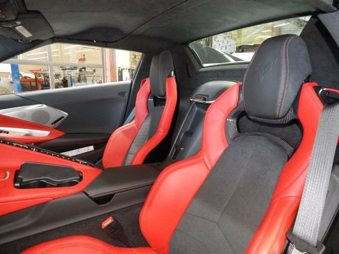 Used 2024 Chevrolet Corvette Stingray Premium Conv w/ Z51 Performance Package image 19