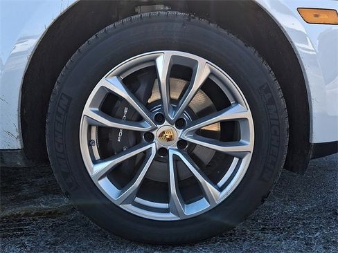 New 2025 Porsche Macan image 13