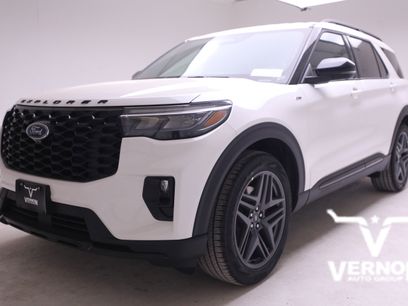 New 2025 Ford Explorer ST-Line w/ Premium Package