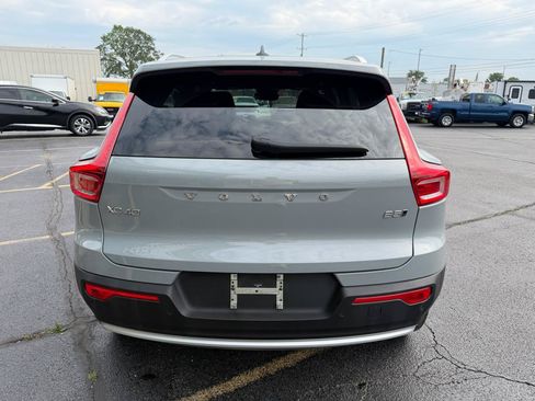 Used 2024 Volvo XC40 B5 Core AWD/4WD image 4