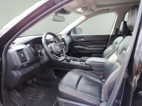 Used 2022 Nissan Pathfinder SL w/ SL Premium Package image 13