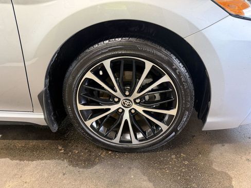Used 2020 Toyota Camry SE w/ Convenience Package FWD image 29