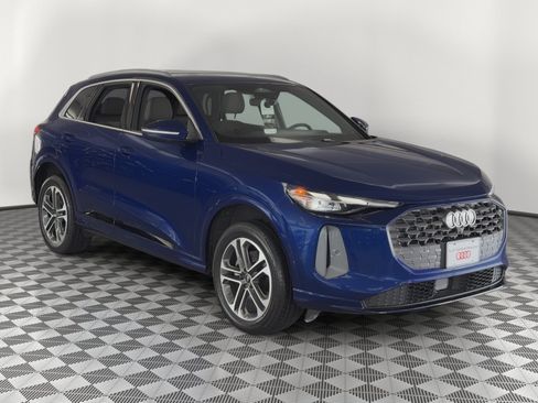 Used 2025 Audi Q5 Premium w/ 19" Wheel Package AWD/4WD image 7