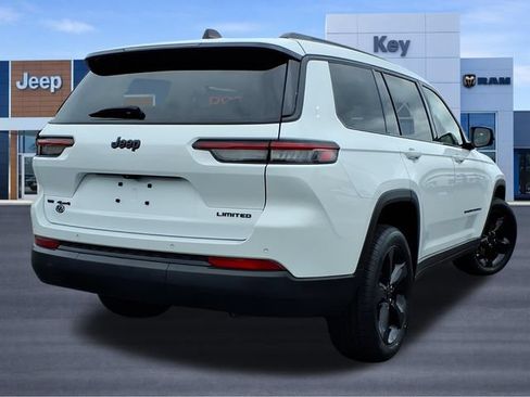 Used 2023 Jeep Grand Cherokee L Limited w/ Black Appearance Package AWD/4WD image 5