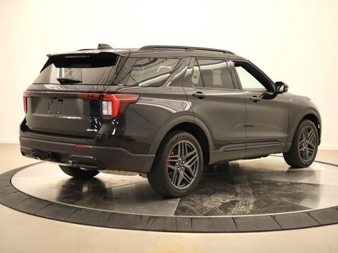 Used 2025 Ford Explorer ST-Line w/ Premium Package image 3