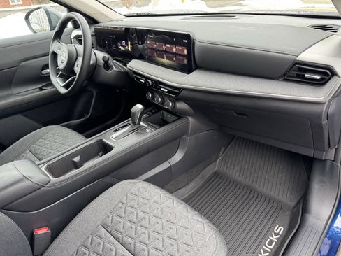 Used 2025 Nissan Kicks SV image 34