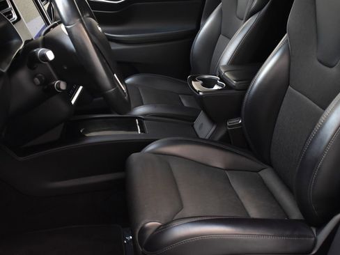 Used 2018 Tesla Model X 75D image 18