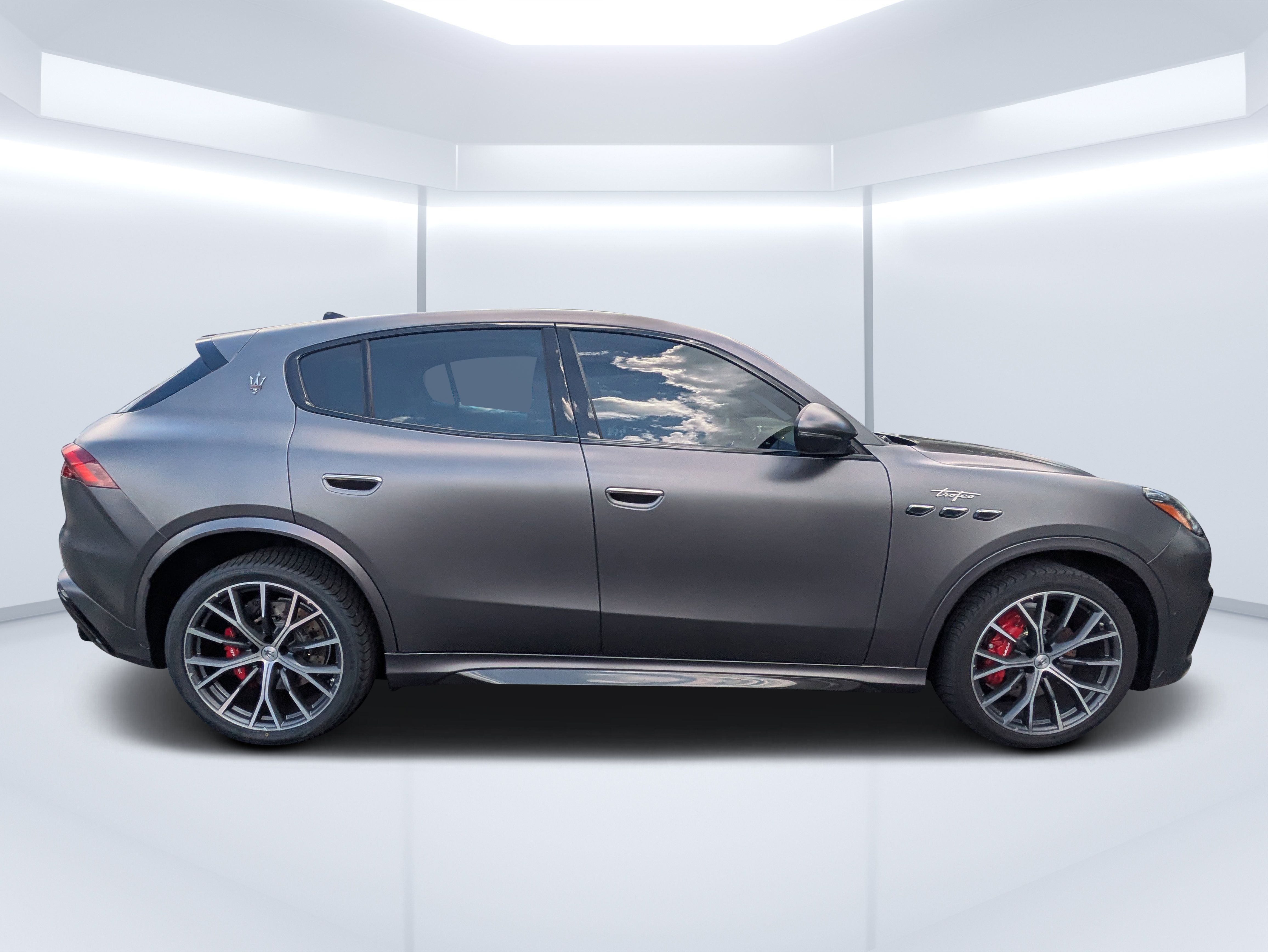 Used 2023 Maserati Grecale Trofeo AWD/4WD image 2