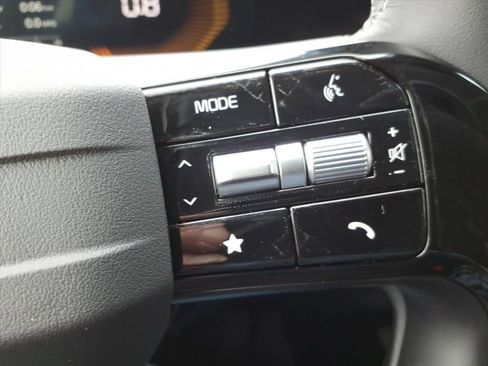 Used 2026 Kia Sorento LX FWD image 23