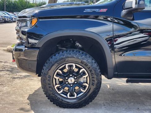Used 2025 Chevrolet Silverado 1500 ZR2 AWD/4WD image 8